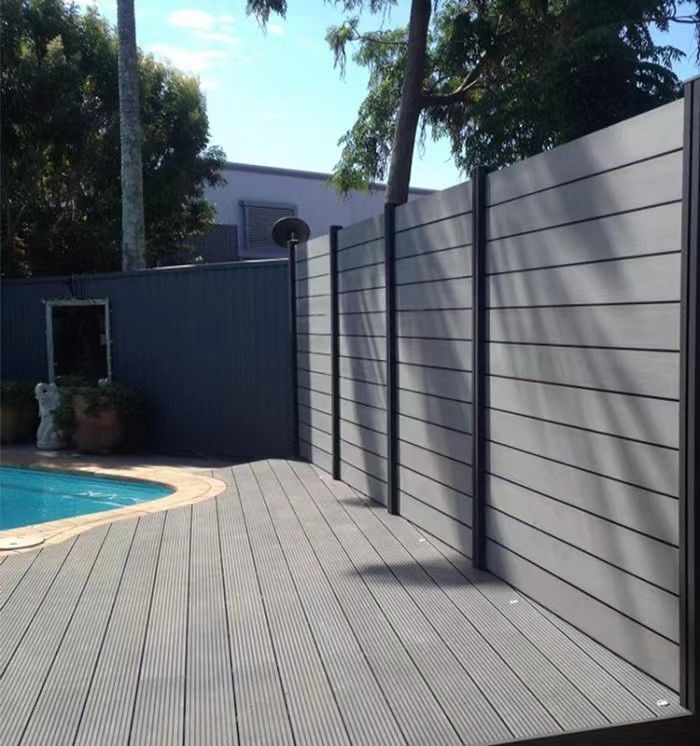 Σύγχρονος Κήπος Ομοιόμορφου Χρώματος Χαμηλής Συντήρησης Φράχτης WPC